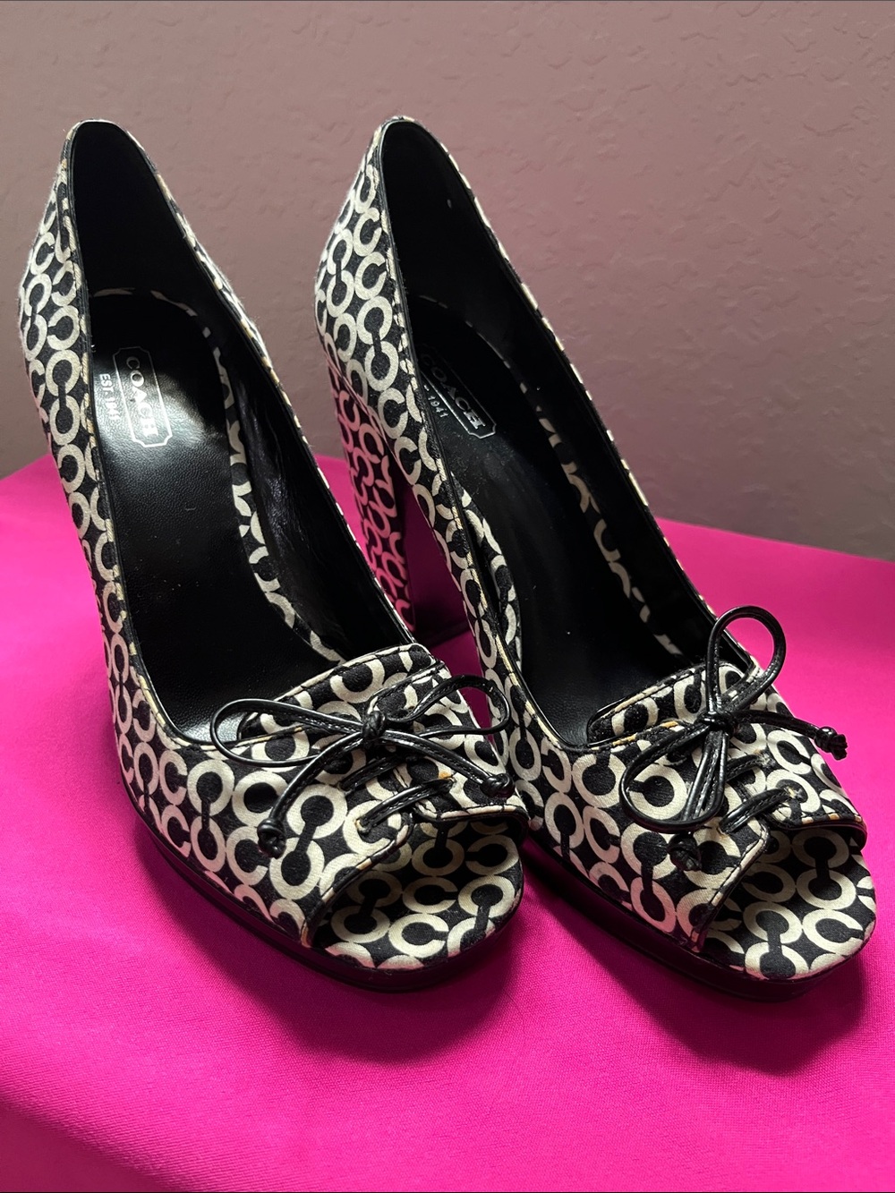 Vintage Coach Monogram Lace-Up Peep-Toe Heels Pumps Size 6